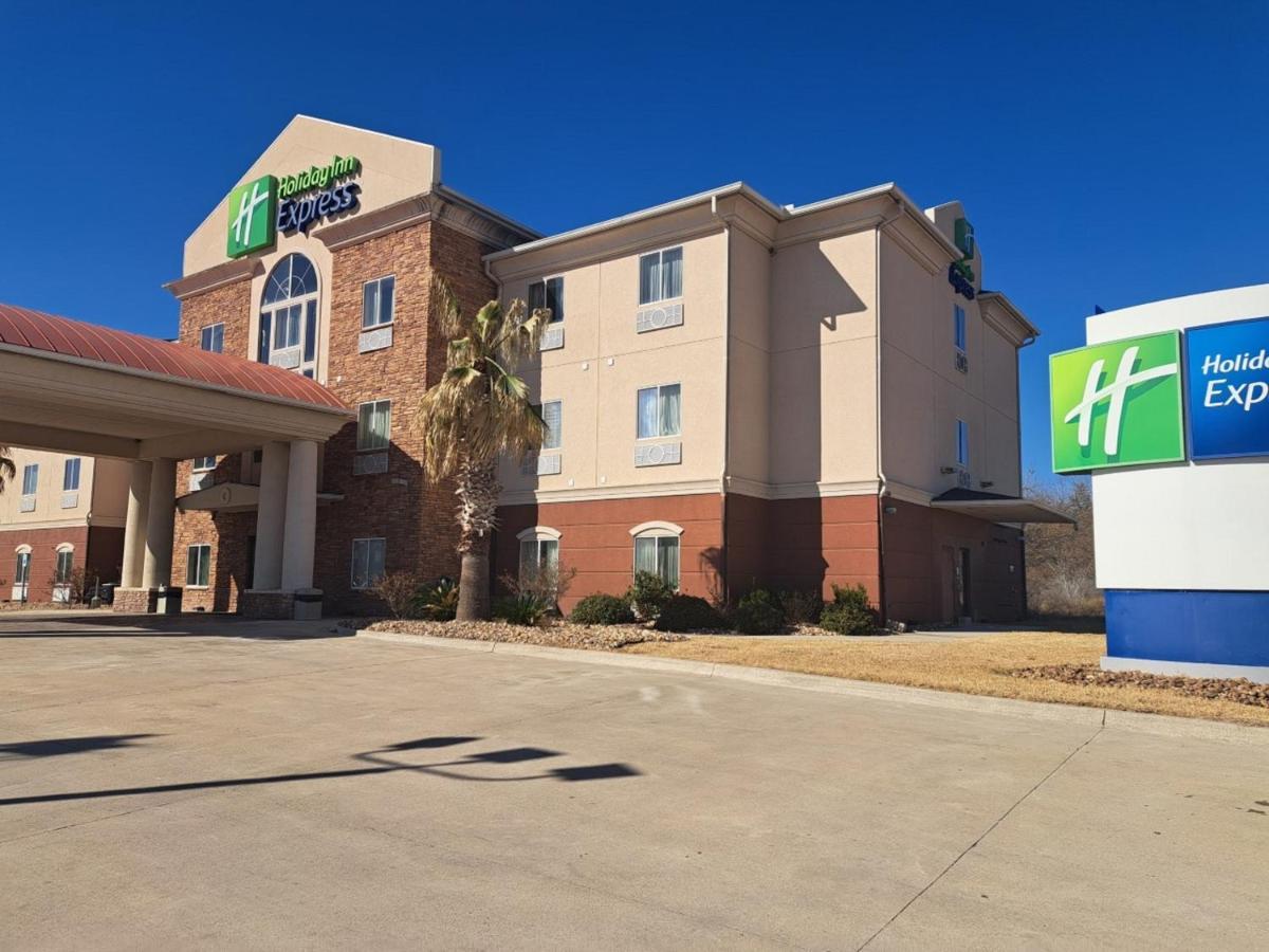 Holiday Inn Express Kenedy By Ihg Exteriér fotografie