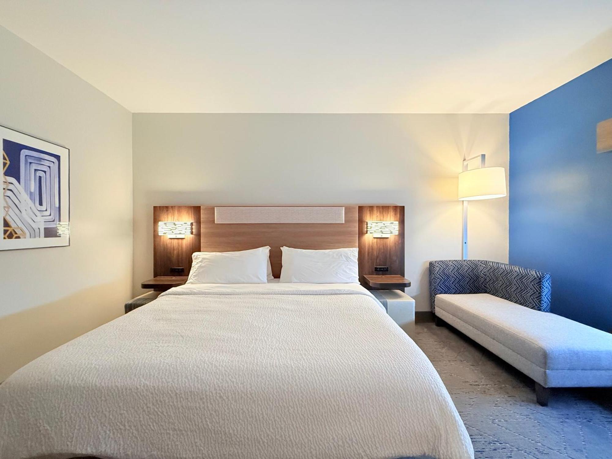 Holiday Inn Express Kenedy By Ihg Exteriér fotografie